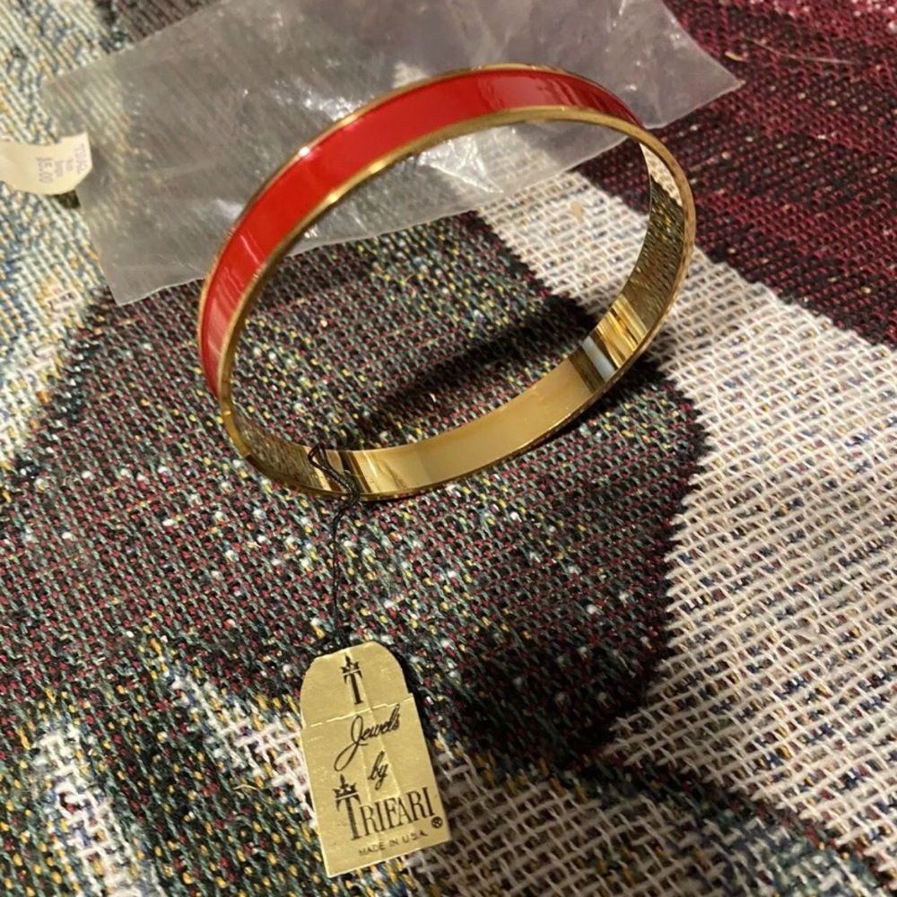 Vintage Goldtone & Red Enamel CROWN TRIFARI Bangle Bracelet